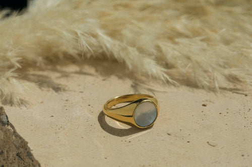Mother of Pearl Signet Ring: 8